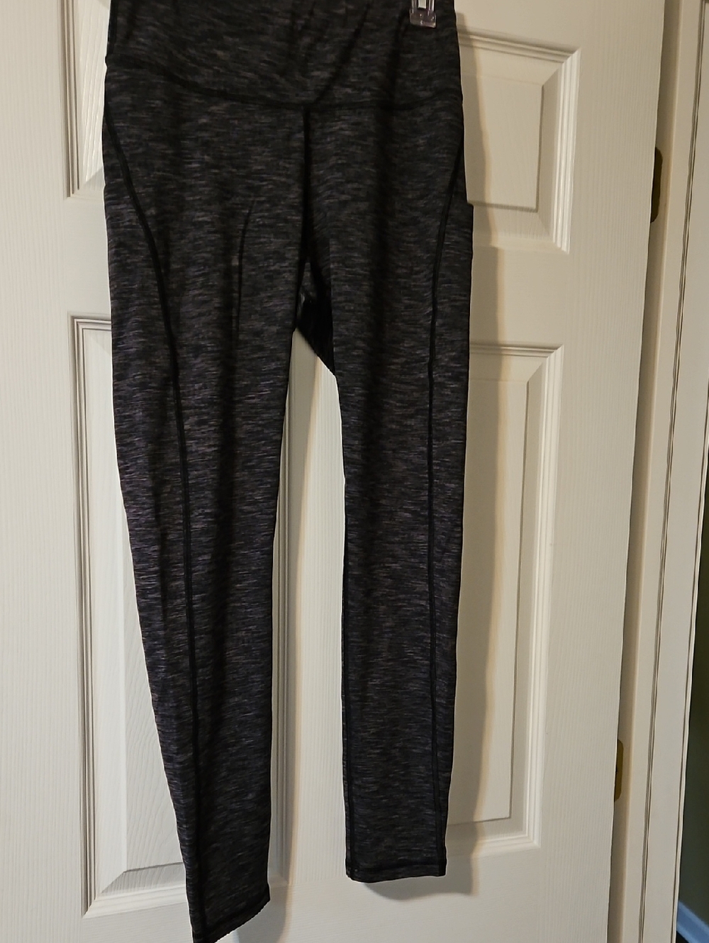 Old Navy Heathered Charcoal Gray Active Leggings With Side Pockets.
